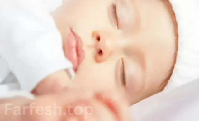 لماذا يعد النوم بالقرب من طفلك أمرًا مهمًا